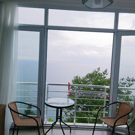 Albatross Kvariati Guest House Bagian luar foto